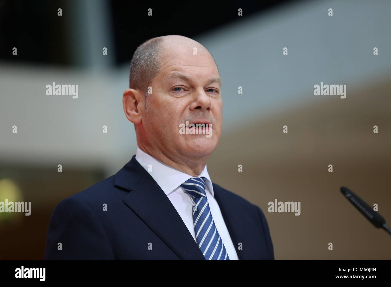Berlin, Germany. 04th Mar, 2018. Olaf Scholz (SPD) at the press conference in the Willy-Brandt-Haus in Berlin-Kreuzberg. The majority of SPD members have approved a new edition of the Grand Coalition with the CDU and CSU. 66.02 percent voted yes, said the SPD Federal Treasurer Dietmar Nietan at a press conference in the Willy Brandt House in Berlin. Around 463,000 SPD members were called to vote. Acting Party Chairman Olaf Scholz said that the membership poll process had brought the party together. Credit: Simone Kuhlmey/Pacific Press/Alamy Live News Stock Photo