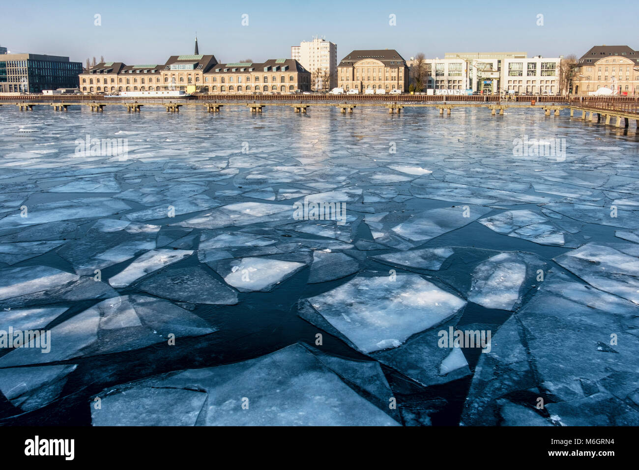 Germany ,Berlin, 3rd March 2018. The river Spree freezes as sub zero temperatures cause ice floes to collect on the river. credit: Eden Breitz/Alamy Live News Stock Photo