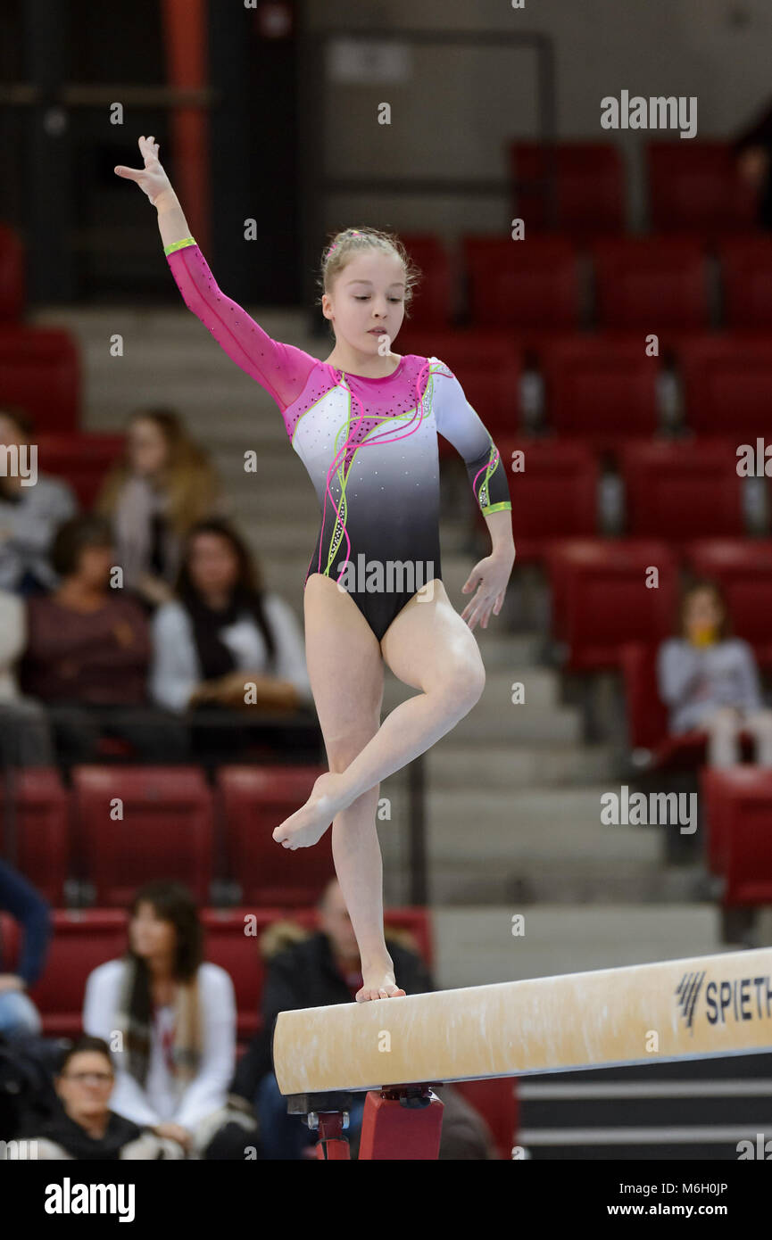 Stuttgart, Deutschland. 03rd Mar, 2018. Hannah Dietz (TG Mannheim) waehrend ihrer Schwebebalkenuebung bei der Bundesliga in Stuttgart GES/ Turnen/ Bundesliga: Saisonauftakt, 03.03.2018 -- |usage worldwide Credit: dpa/Alamy Live News Stock Photo