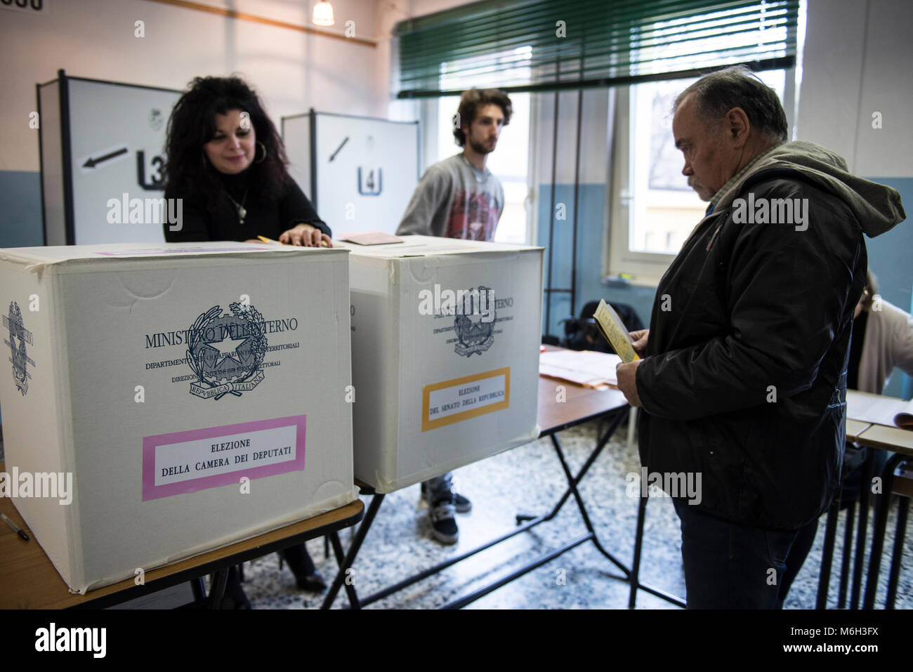 March 4, 2018 - Turin, Italy-March 4, 2018: Italians go to polling stations for the Italian Primary Credit: Stefano Guidi/ZUMA Wire/Alamy Live News Stock Photo