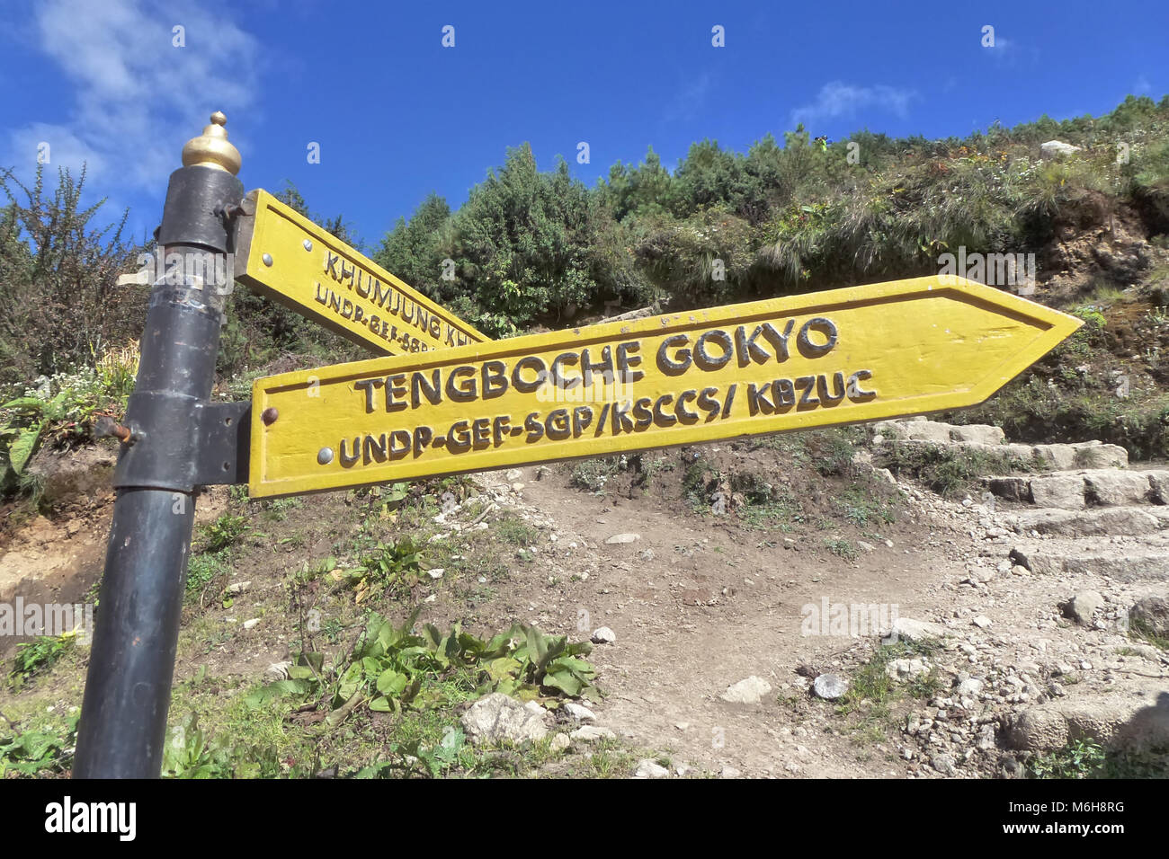 Everest base camp sign hi-res stock photography and images - Alamy