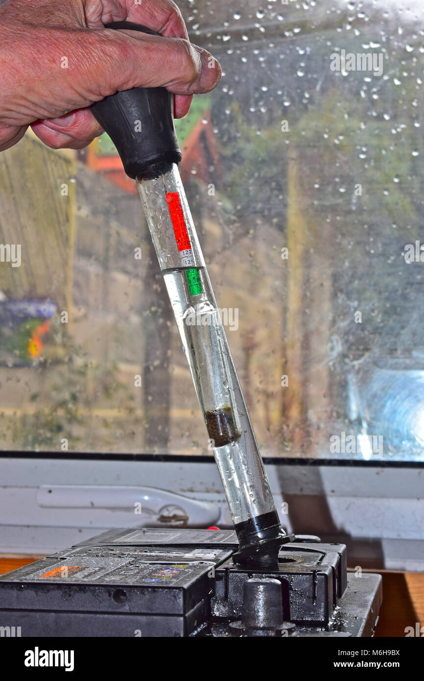 Hydrometer for testing the charge of a car battery. The height of the float  shows the state of charge of the battery indicated by Red/White/Green Stock  Photo - Alamy
