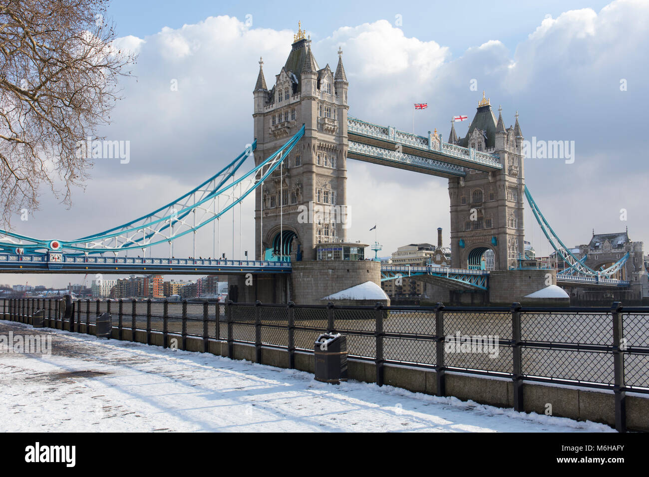 Tower Bridge London In The Snow During The Winter Stock Photo Alamy