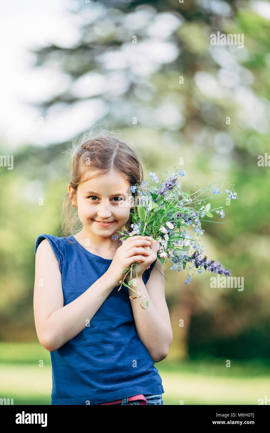 little girl with a bouquet of wildflowers Stock Photo - Alamy