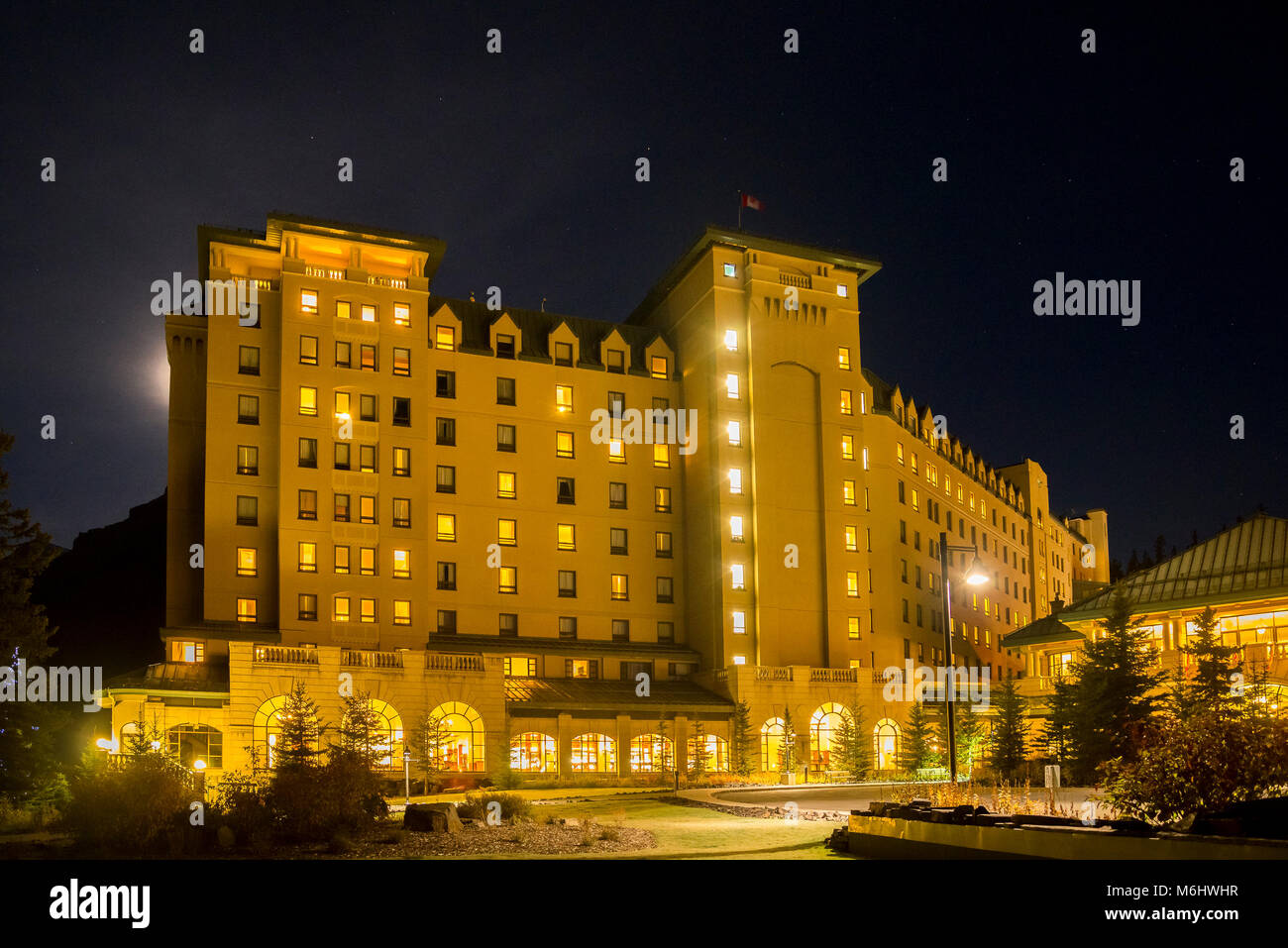 Fairmont Chateau Lake Louise Hotel, Lake Louise, Banff National Park, Alberta, Canada Stock Photo