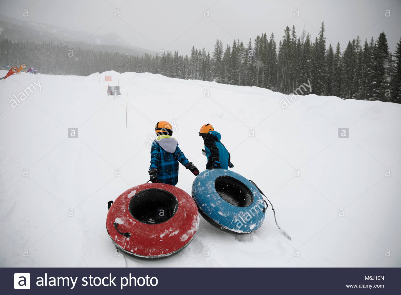 Snow Tubing Stock Photos & Snow Tubing Stock Images Alamy