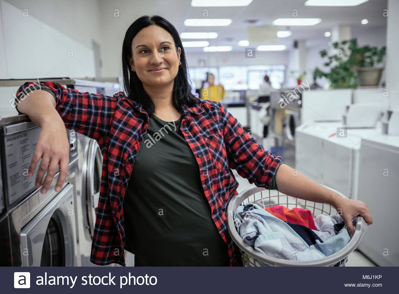 Laundry basket laundromat hi-res stock photography and images - Alamy