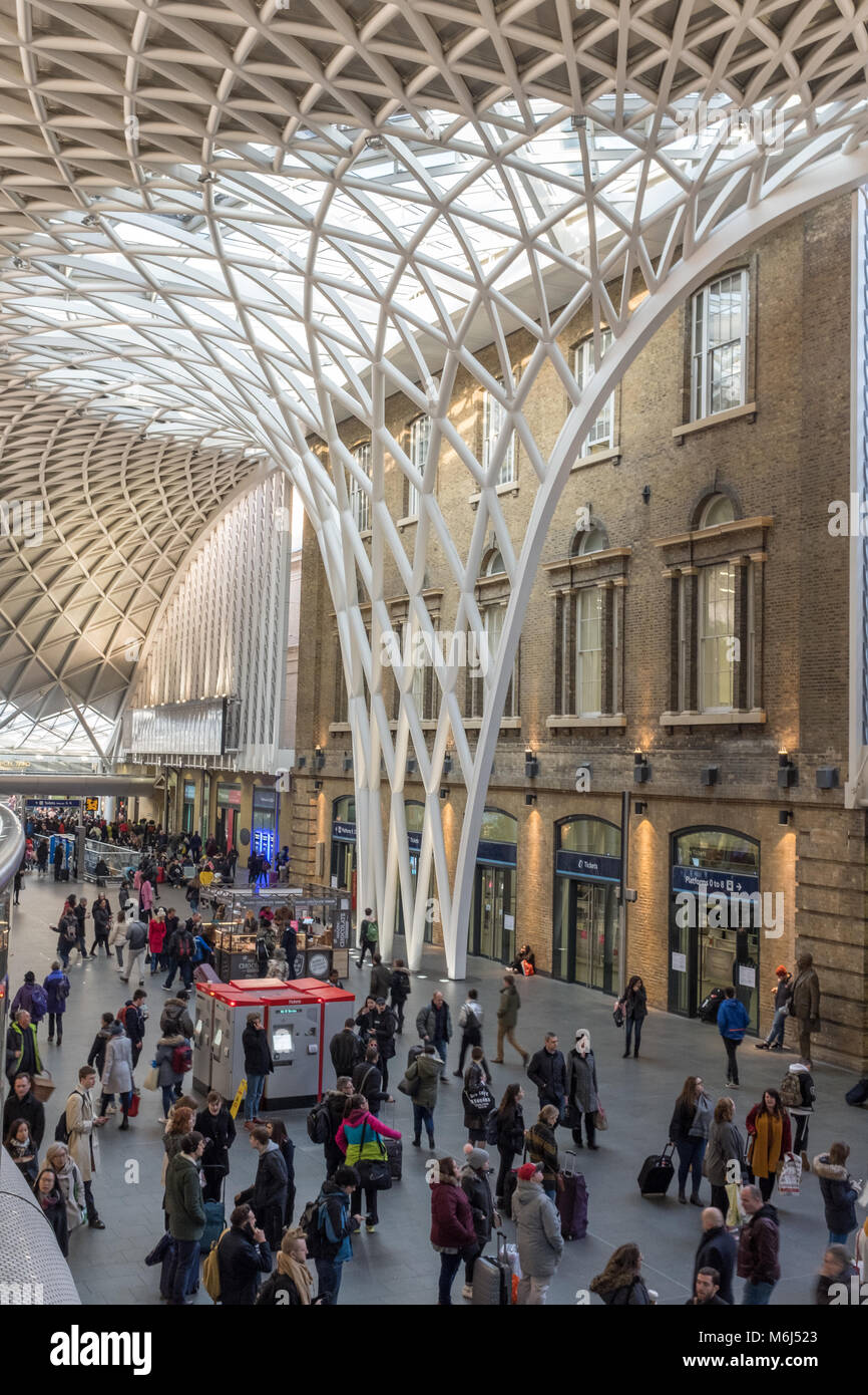 Kings cross train station interior hi-res stock photography and images ...