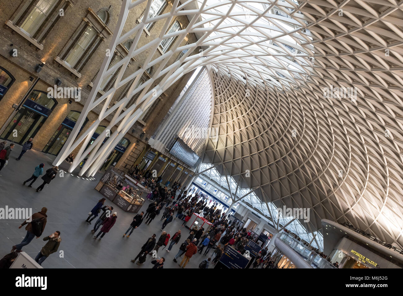 Kings Cross Train Station Interior High Resolution Stock Photography ...