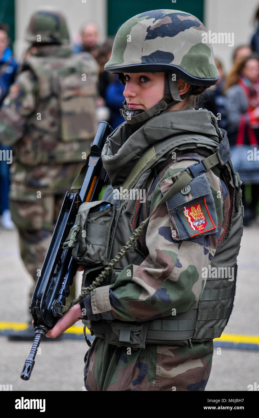 French female soldier hi-res stock photography and images - Alamy