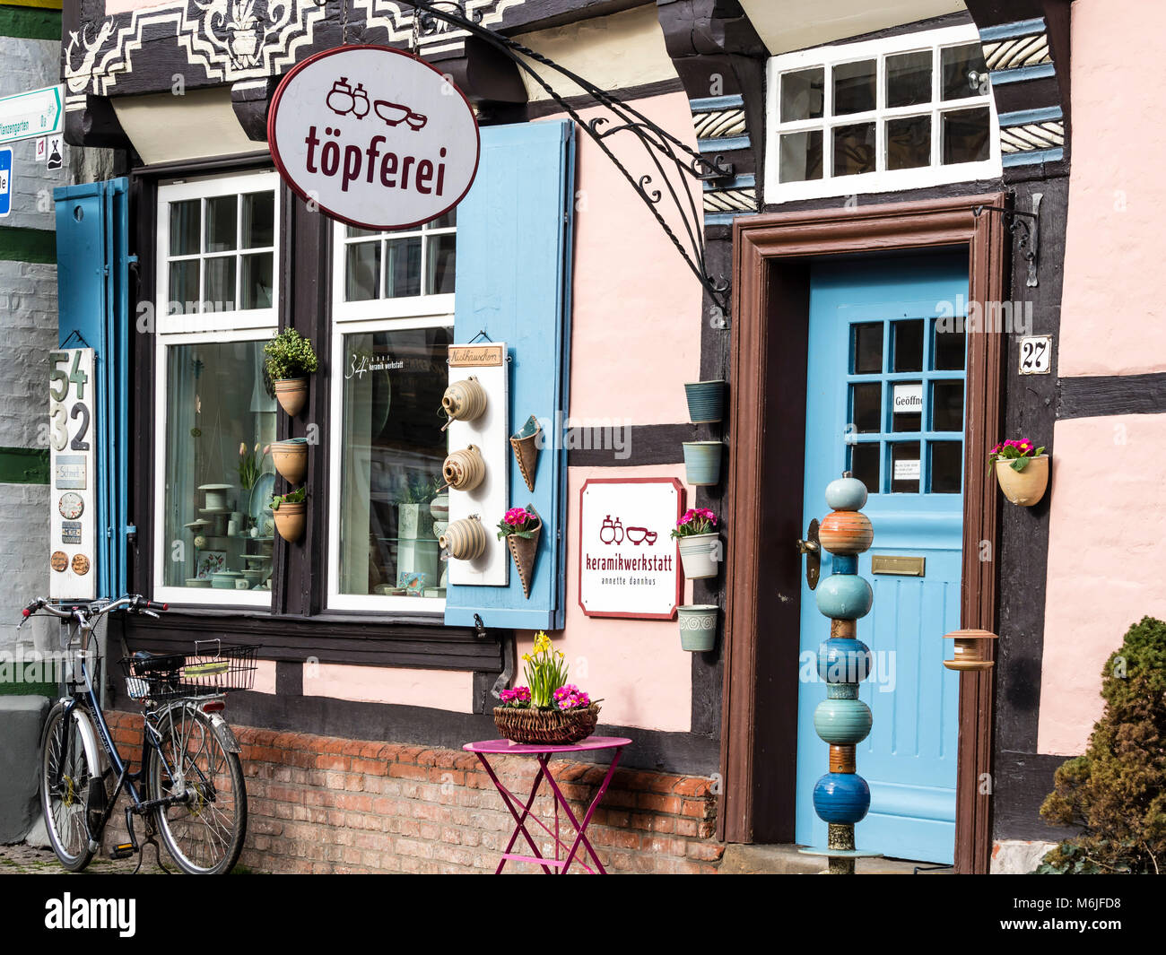 Pottery shop, historical center of Celle, half-timbered house in street 'Schuhstrasse', Celle, Lower Saxony, Germany Stock Photo