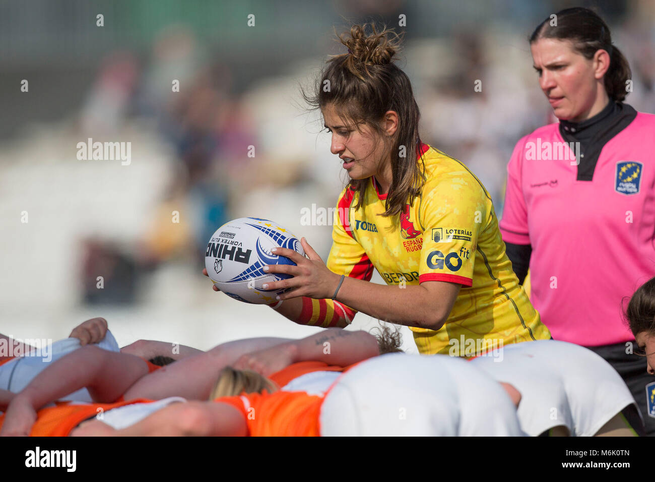 03 March 2018, Belgium, Brussels: Women's Rugby Union, Final of the Rugby Europe XV Championship 2018, Spain vs Netherlands. Spain's Anne Fernandez (9) putting the ball in to the scrum. -NO WIRE SERVICE- Photo: Jürgen Keßler/dpa Stock Photo