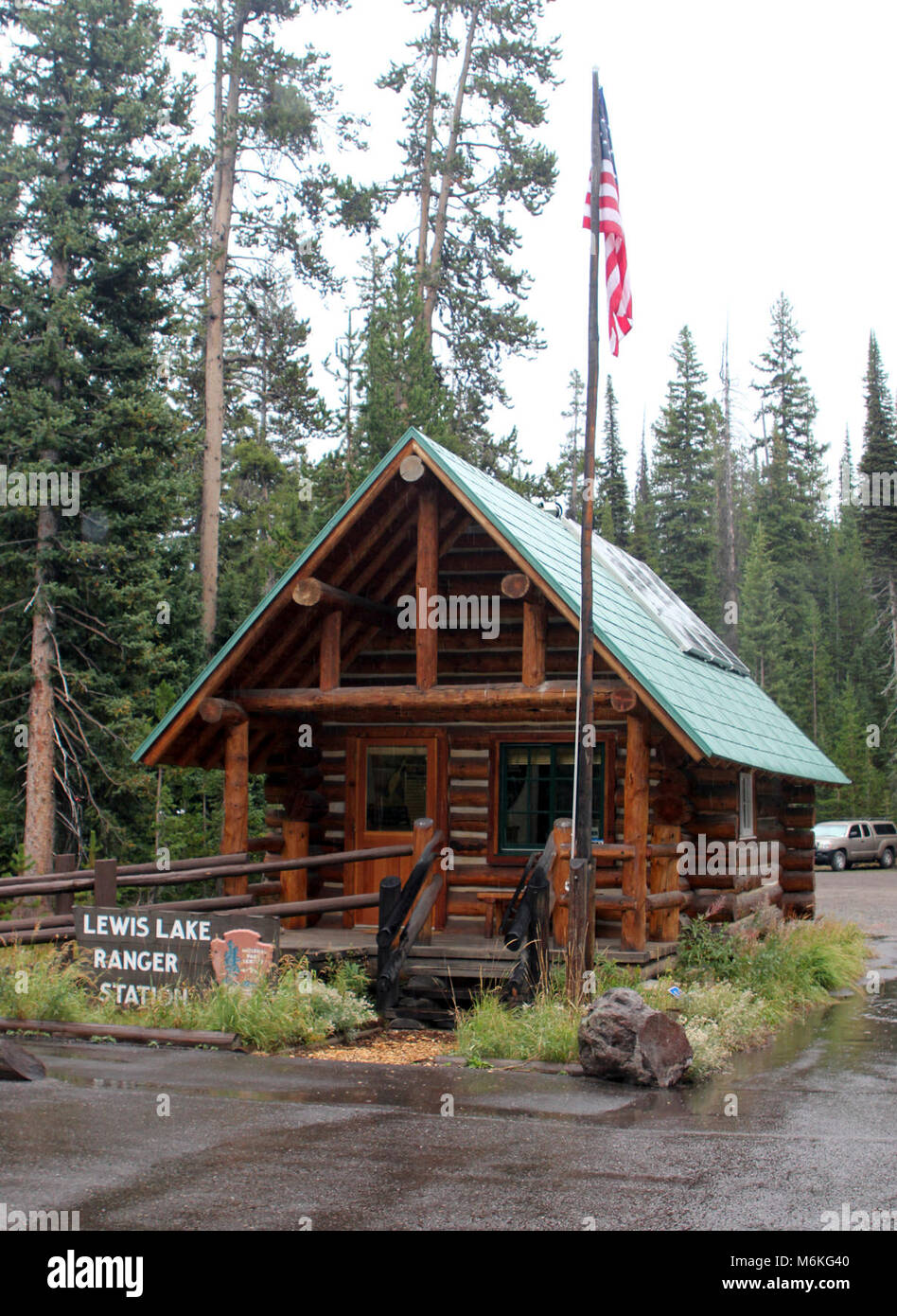 Lewis Lake Ranger Station Stock Photo Alamy