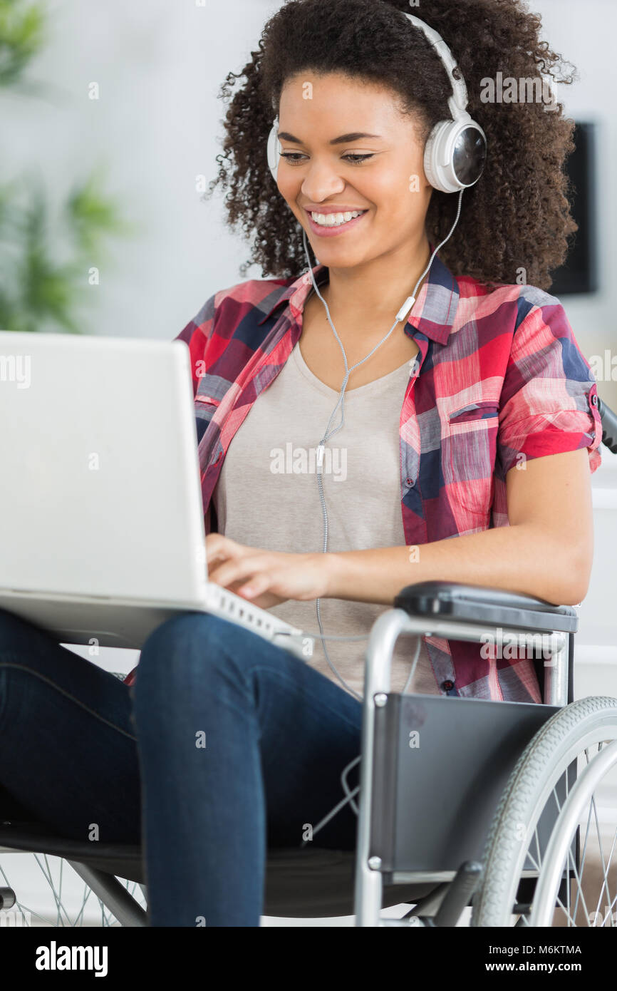 disabled woman in wheelchair with laptop Stock Photo - Alamy