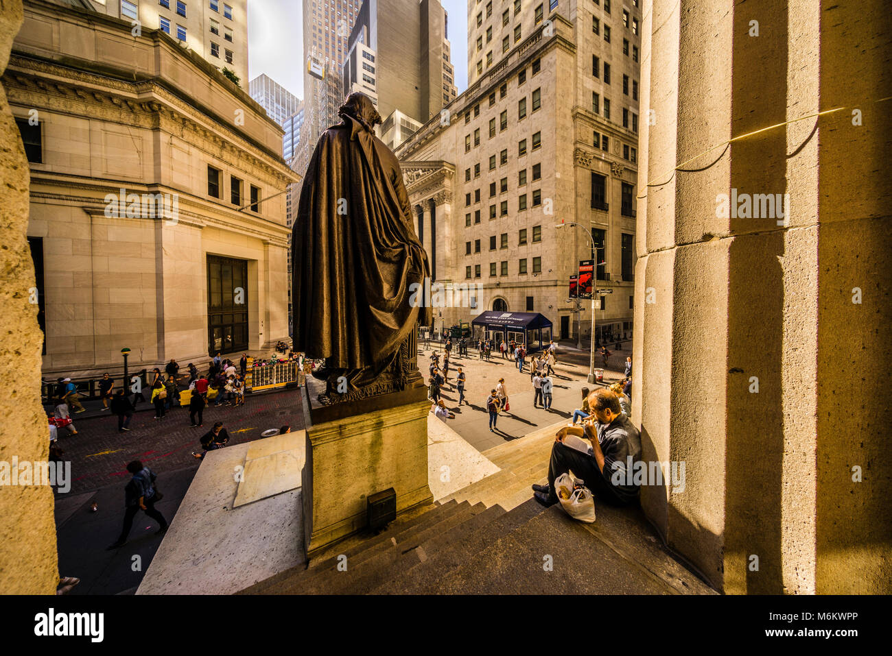 George Washington statue Federal Hall and New York Stock Exchange Wall ...