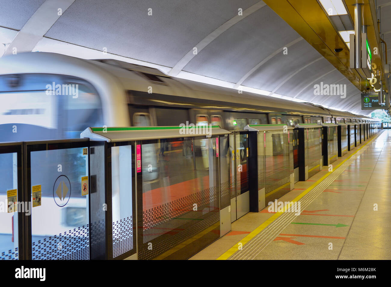 Singapore metro train hi-res stock photography and images - Alamy Singapore metro train hi-res stock photography and images - Alamy