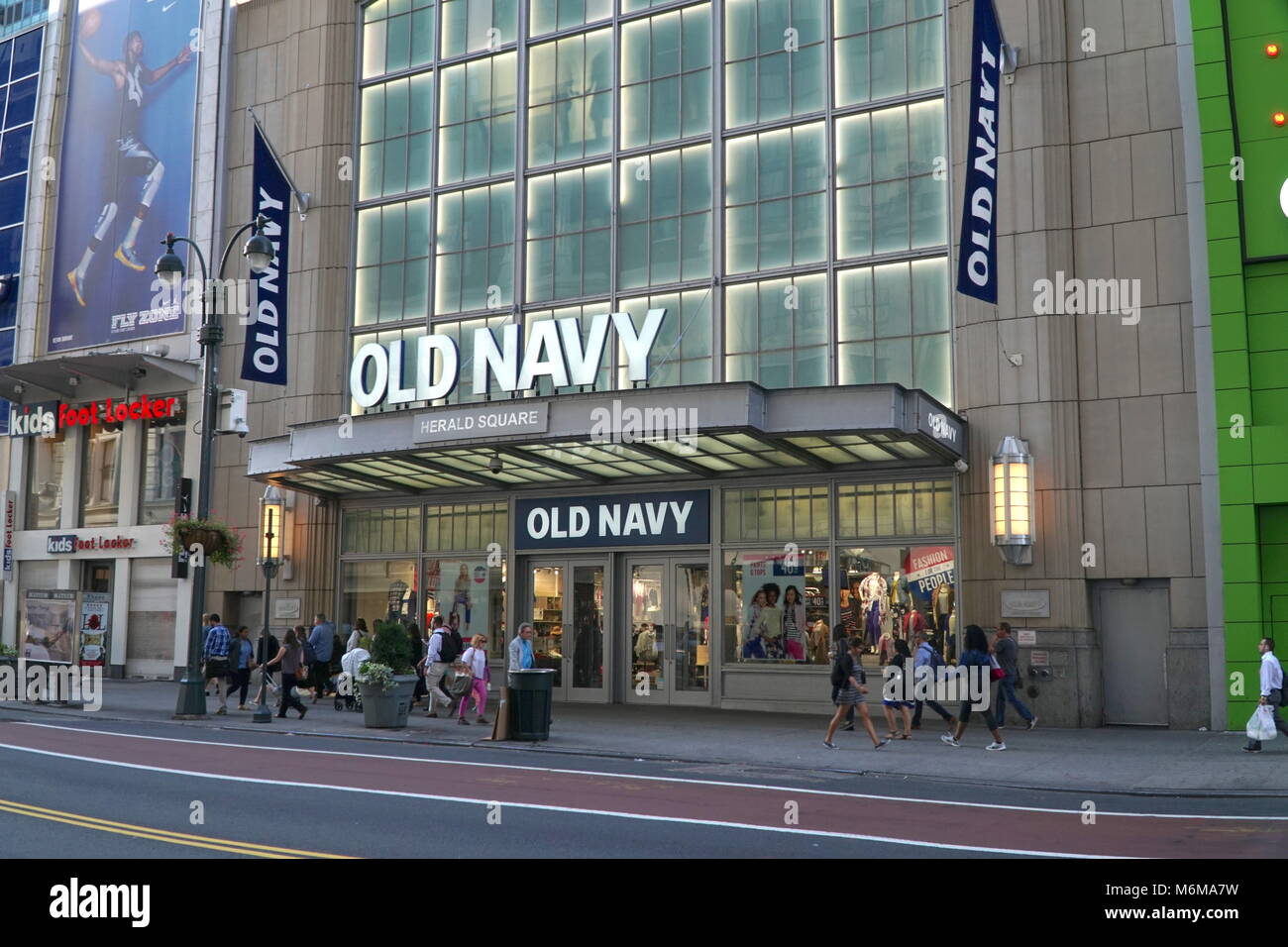 New York City - September 2016: Old Navy flagship Manhattan store front -  an American clothing and accessories retailer owned by American  multinationa Stock Photo - Alamy