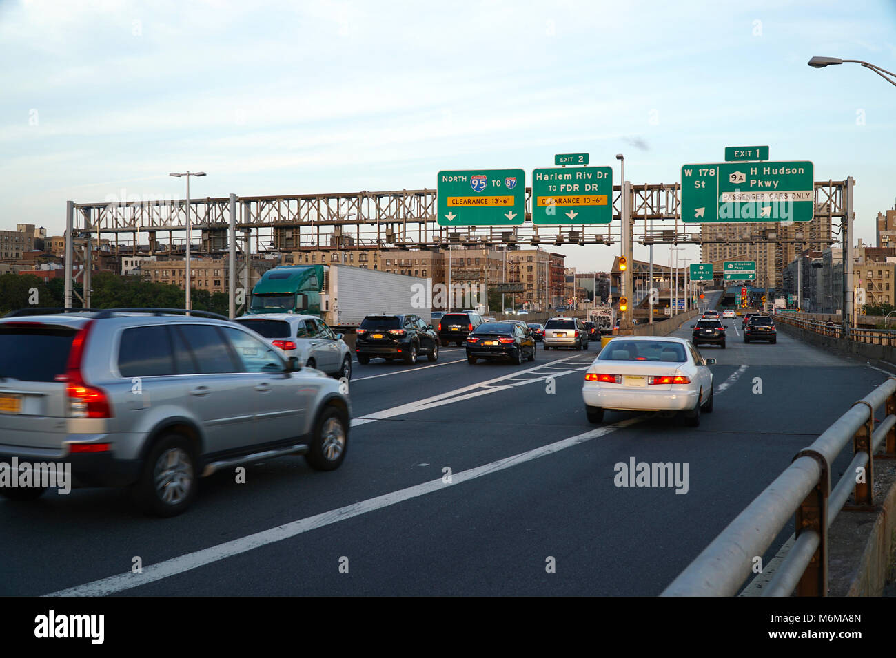 George Washington Bridge traffic crosses into New York from New Jersey across famous structure. Heavy commuter traffic passes interstate signage to di Stock Photo