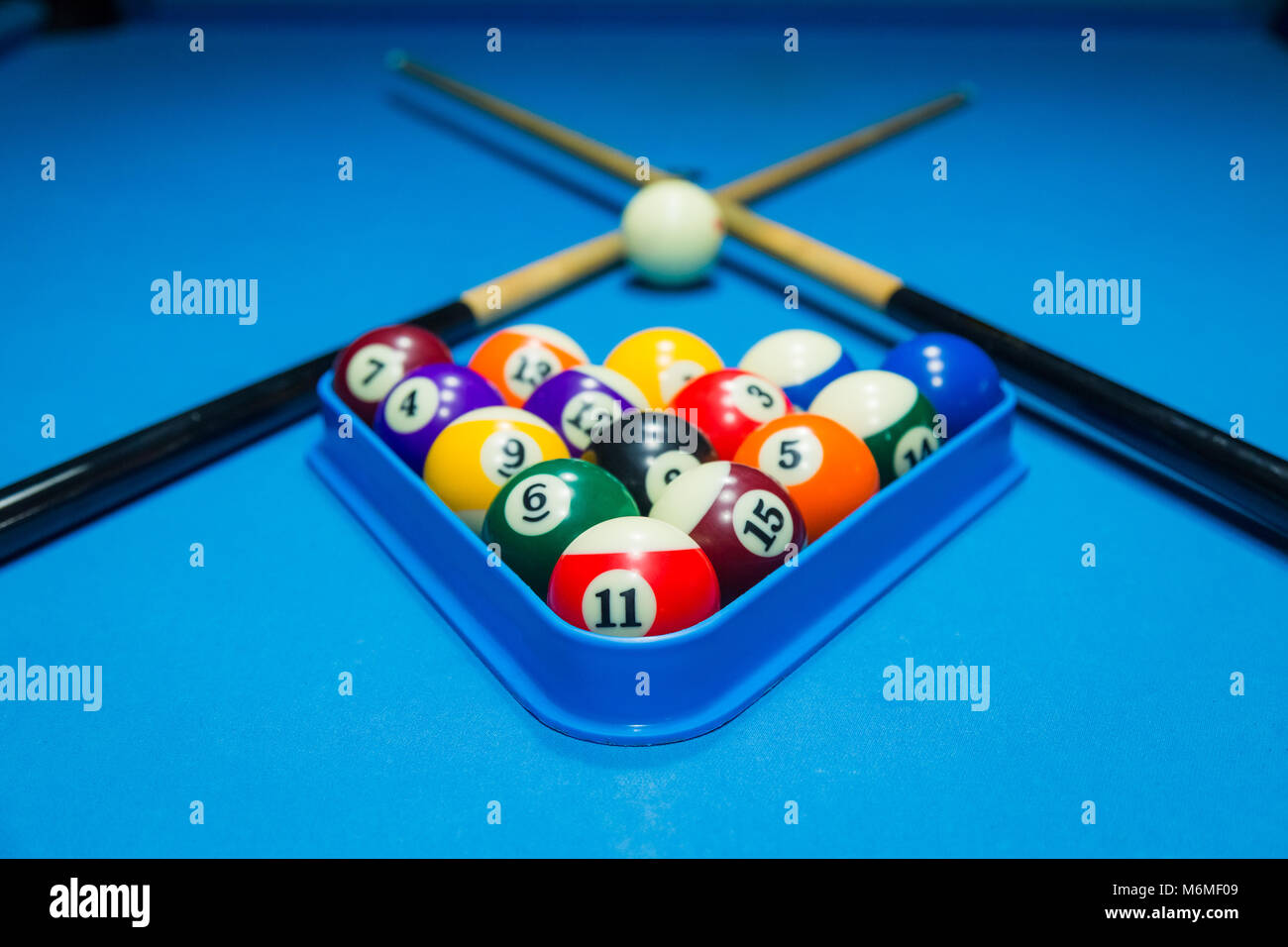 Billiards balls and cue on billiards table Stock Photo Alamy