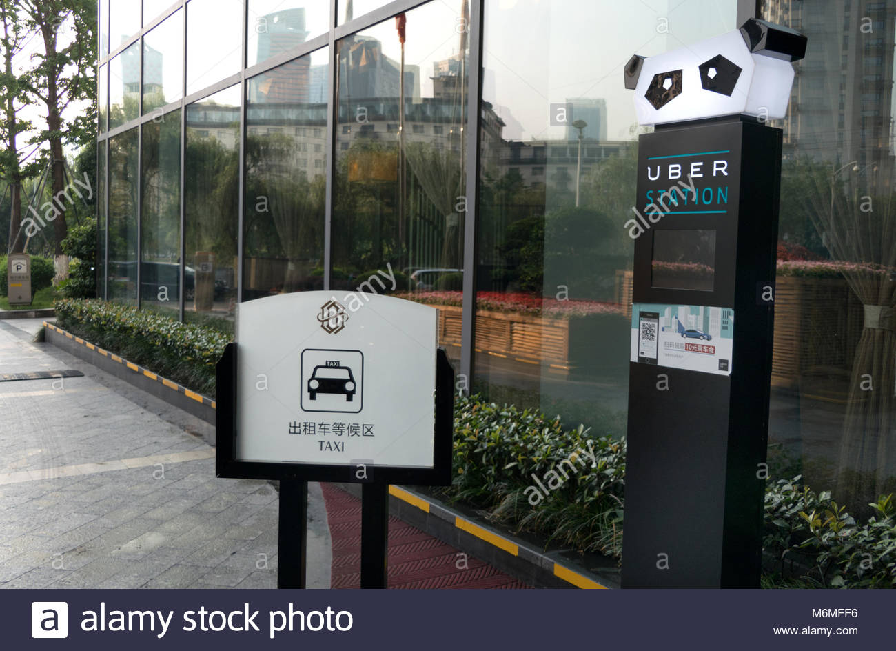 Luxury Hotel With Stop For People Waiting For A Taxi Uber - 