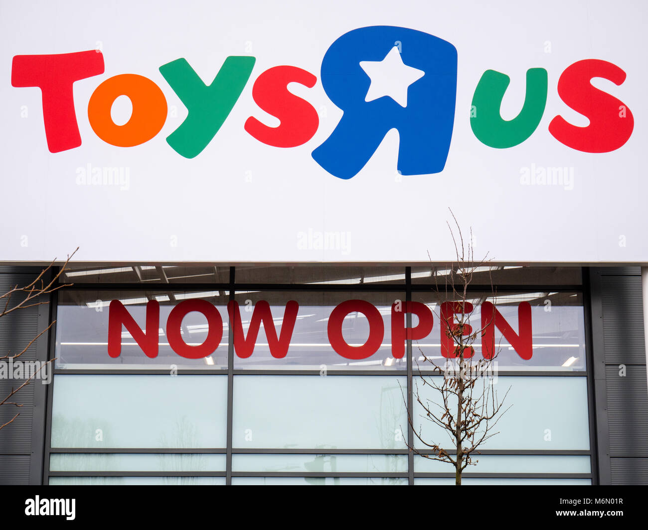 New Toys R Us Store, in Reading, Berkshire, England Stock Photo Alamy