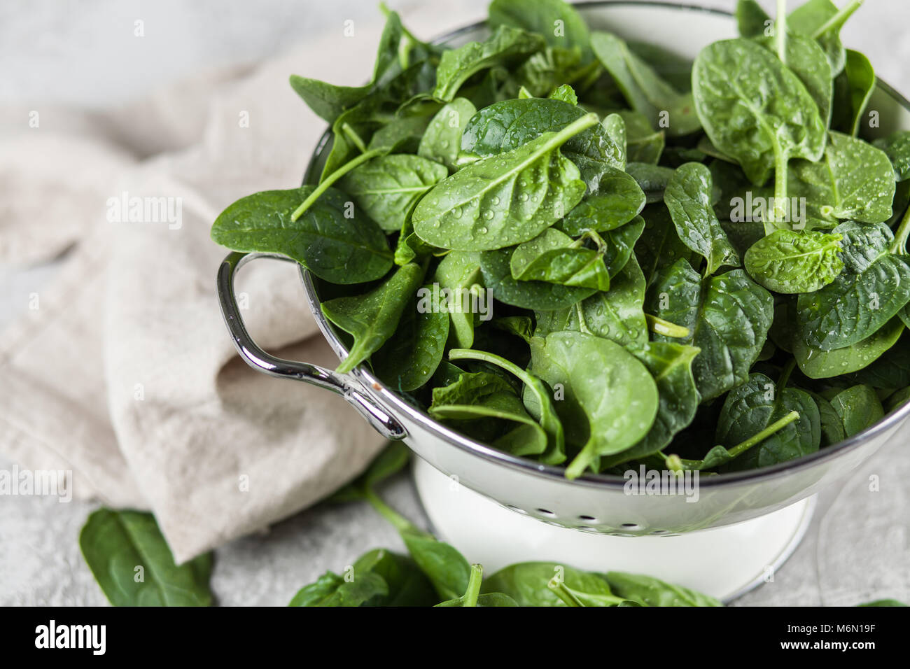 Baby spinach leaves Stock Photo - Alamy