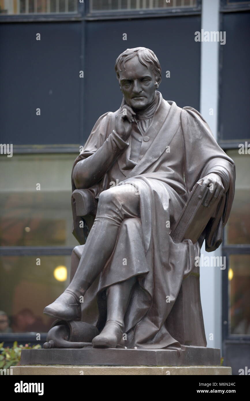 John Dalton statue at Manchester Metropolitan University Stock Photo