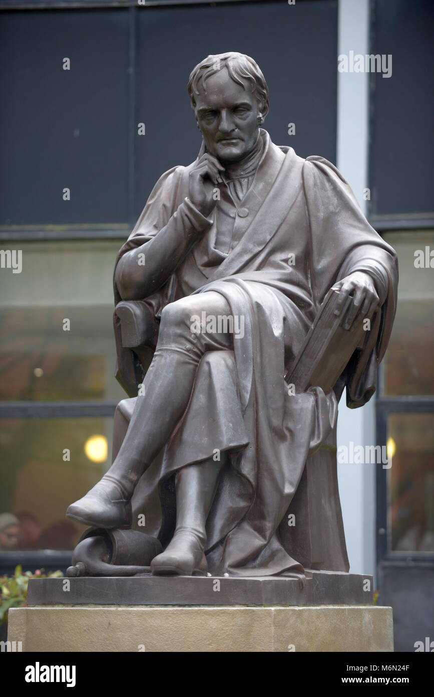 John Dalton statue at Manchester Metropolitan University Stock Photo