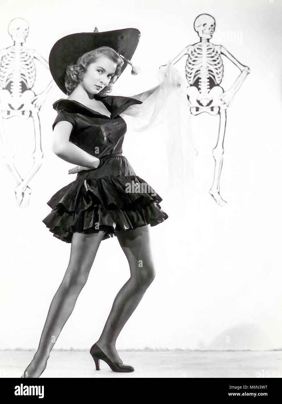 JANET LEIGH (1927-2004) American film actress in a 1950s Halloween photo shoot. Stock Photo