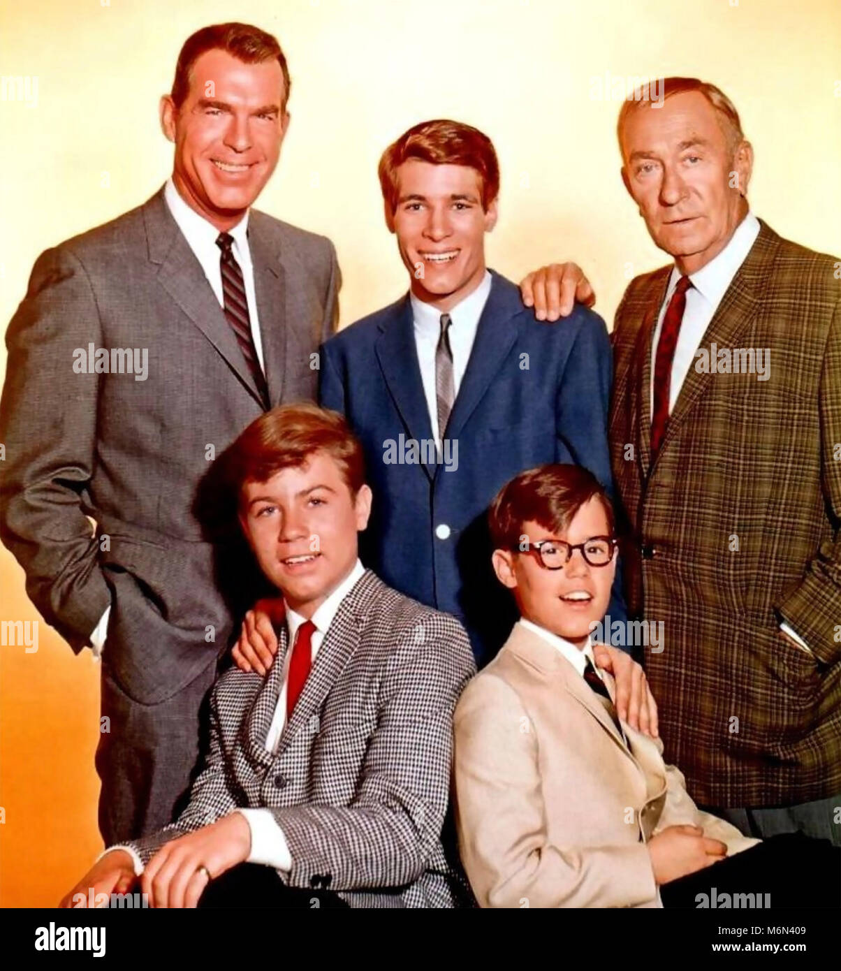 MY THREE SONS American ABC TV series 1960-1965 with from left (standing) Fred MacMurray, Don Grady, William Demarest,  (seated) Tim Considine, Barry Livingstone Stock Photo