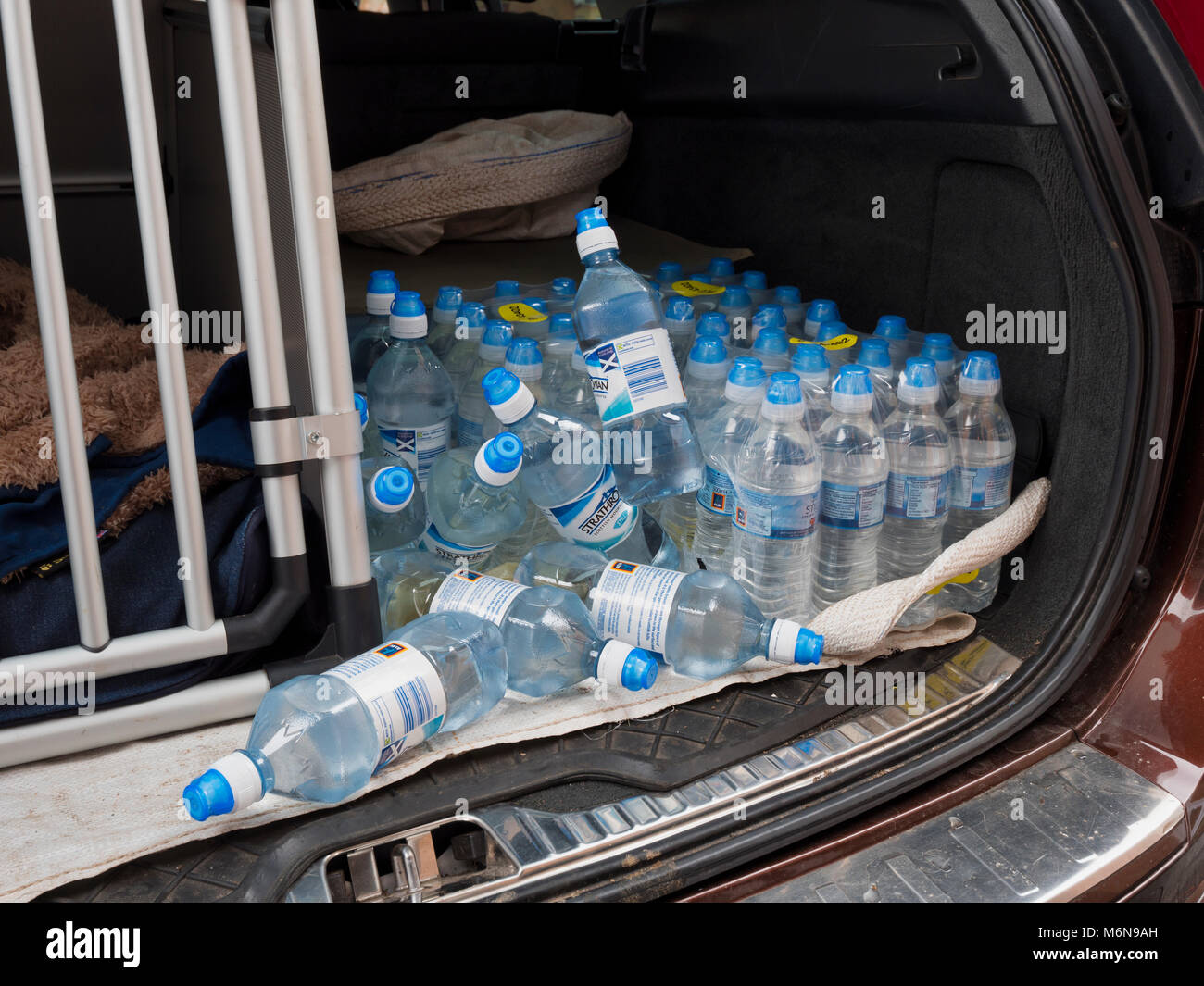 Ashbourne, UK. 5th March, 2018. 5th Mar, 2018. UK Weather; People in Ashbourne stockpile bottled water from Aldi as the supermarkets run out of bottled water due to a burst mans pipe on the Severn Trent Water supply. Credit: Doug Blane/Alamy Live News Credit: Doug Blane/Alamy Live News Stock Photo