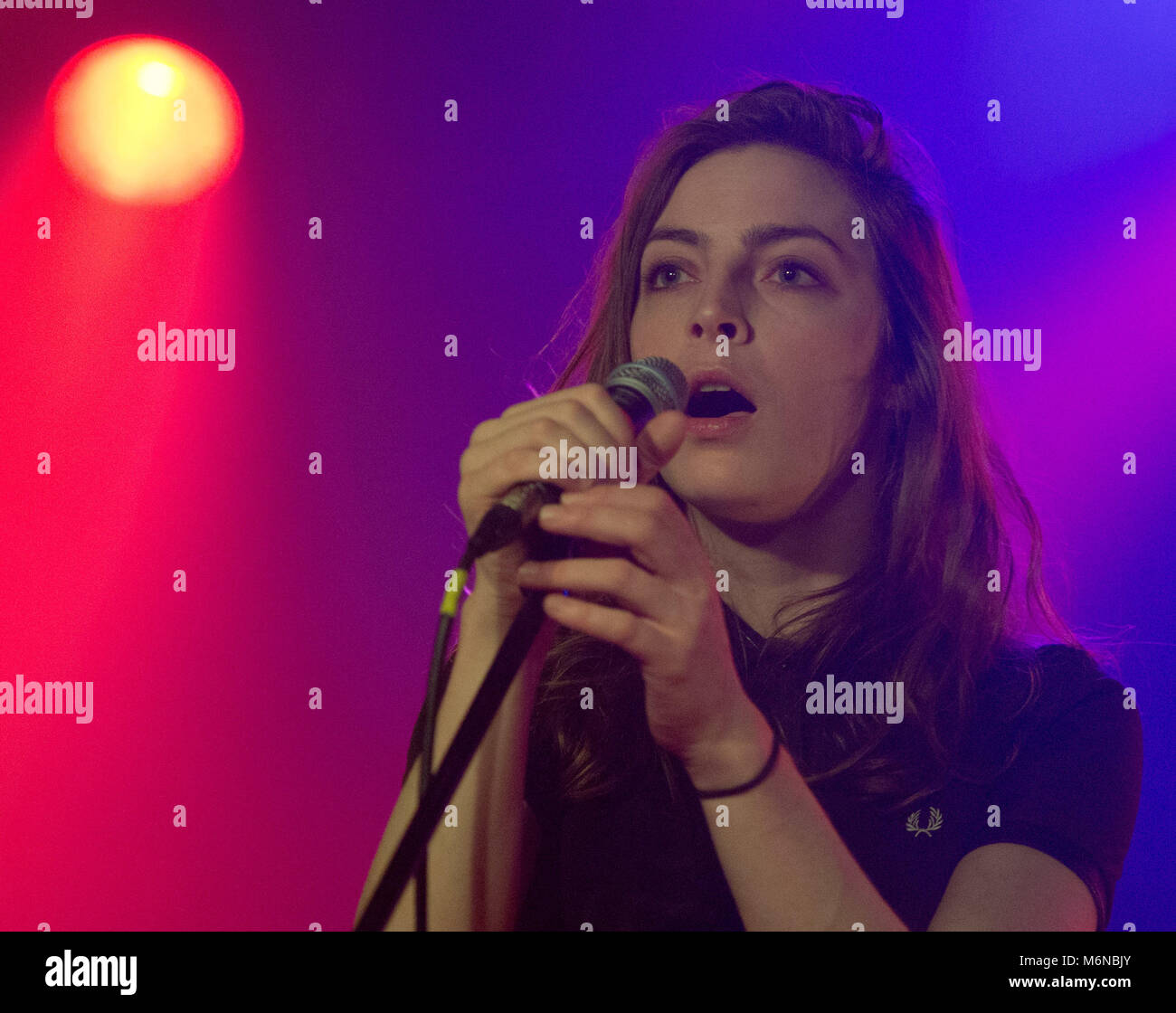 French singer Flora Fischbach aka Fishbach during a Concert, on March 3, 2018, at the Zoom Club in Frankfurt, Germany. | Verwendung weltweit Stock Photo