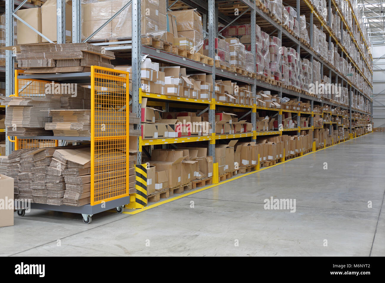 Long Shelving System in Distribution Center Warehouse Stock Photo - Alamy