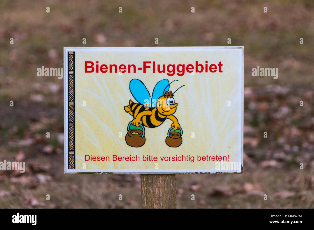 Warning sign bees hi-res stock photography and images - Alamy
