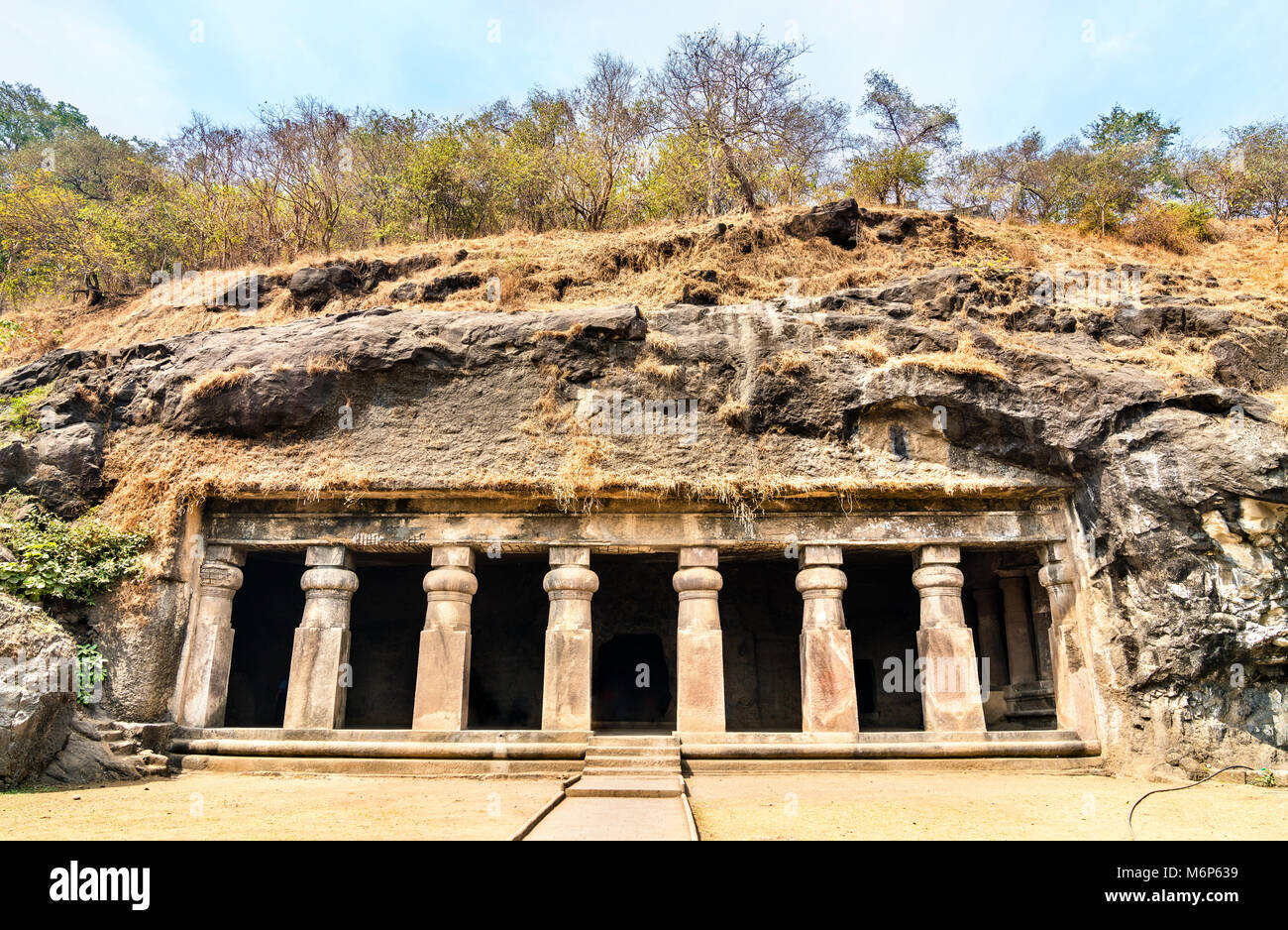 The entrance of the elephanta cave hi-res stock photography and images ...