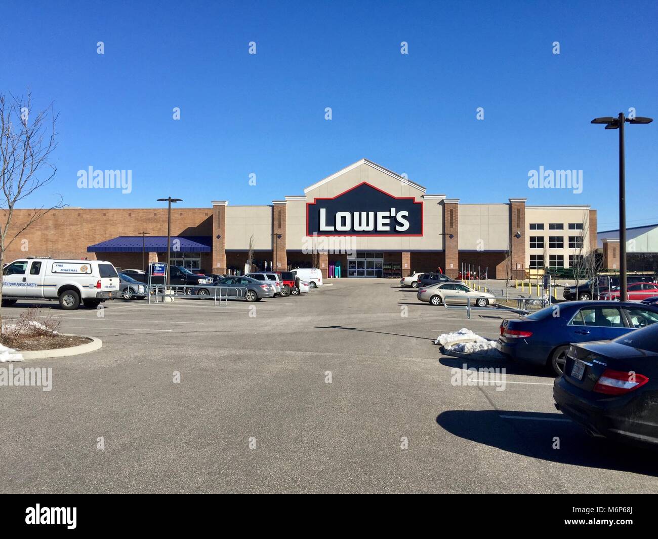 Lowes appliance store hires stock photography and images Alamy