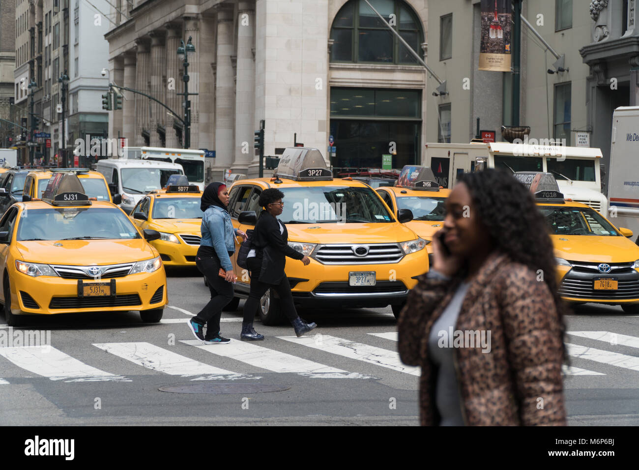 New York City Circa 17 Nyc Yellow Taxi Cab Stop At Traffic Light Pedestrians Cross Street In Crosswalk African American Woman Talking On Smart M Stock Photo Alamy