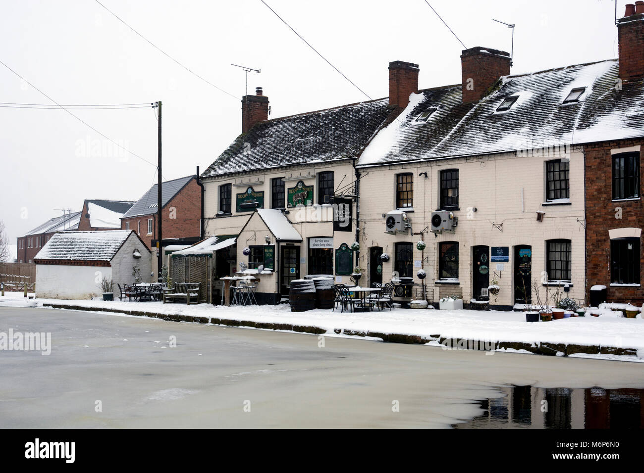 The Cape of Good Hope pub in winter, Grand Union Canal, Warwick, UK Stock Photo