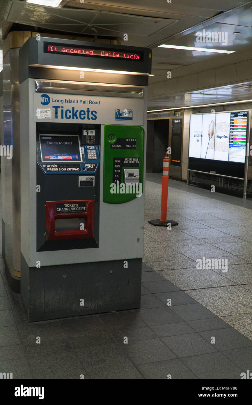 Lirr ticket machine hires stock photography and images Alamy