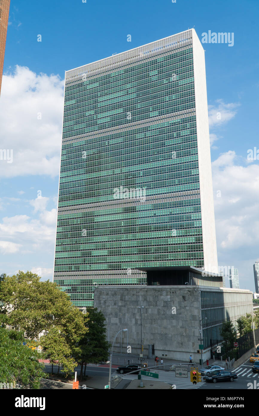 New York City, Circa 2017: United Nations Building exterior photo ...