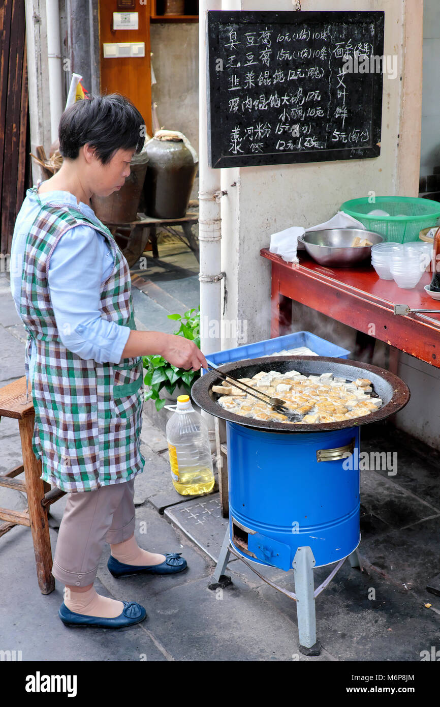 Cooking stinky tofu for a small restaurant, Tunxi Ancient Street, Huangshan, Anhui province, China Stock Photo