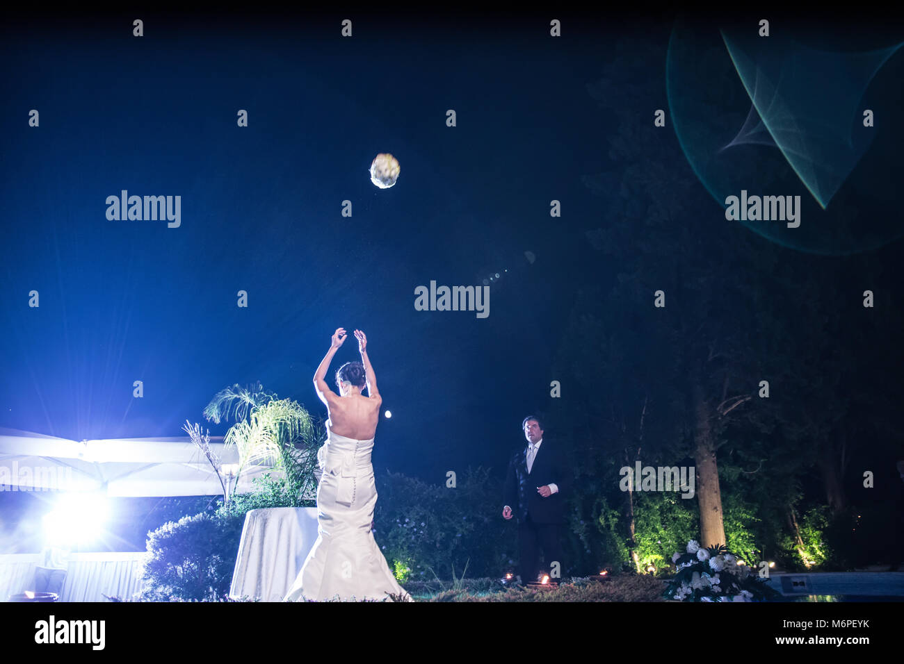 Bride throwing the bouquet Stock Photo Alamy