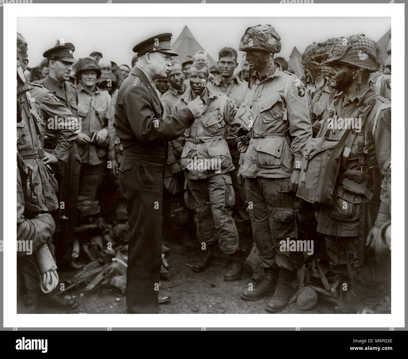 D-Day General Dwight D. Eisenhower with American airborne troops  'Full victory..Nothing else' pep talk in England, before the Allied D-Day invasion of French Coast 5th June,1944 Stock Photo
