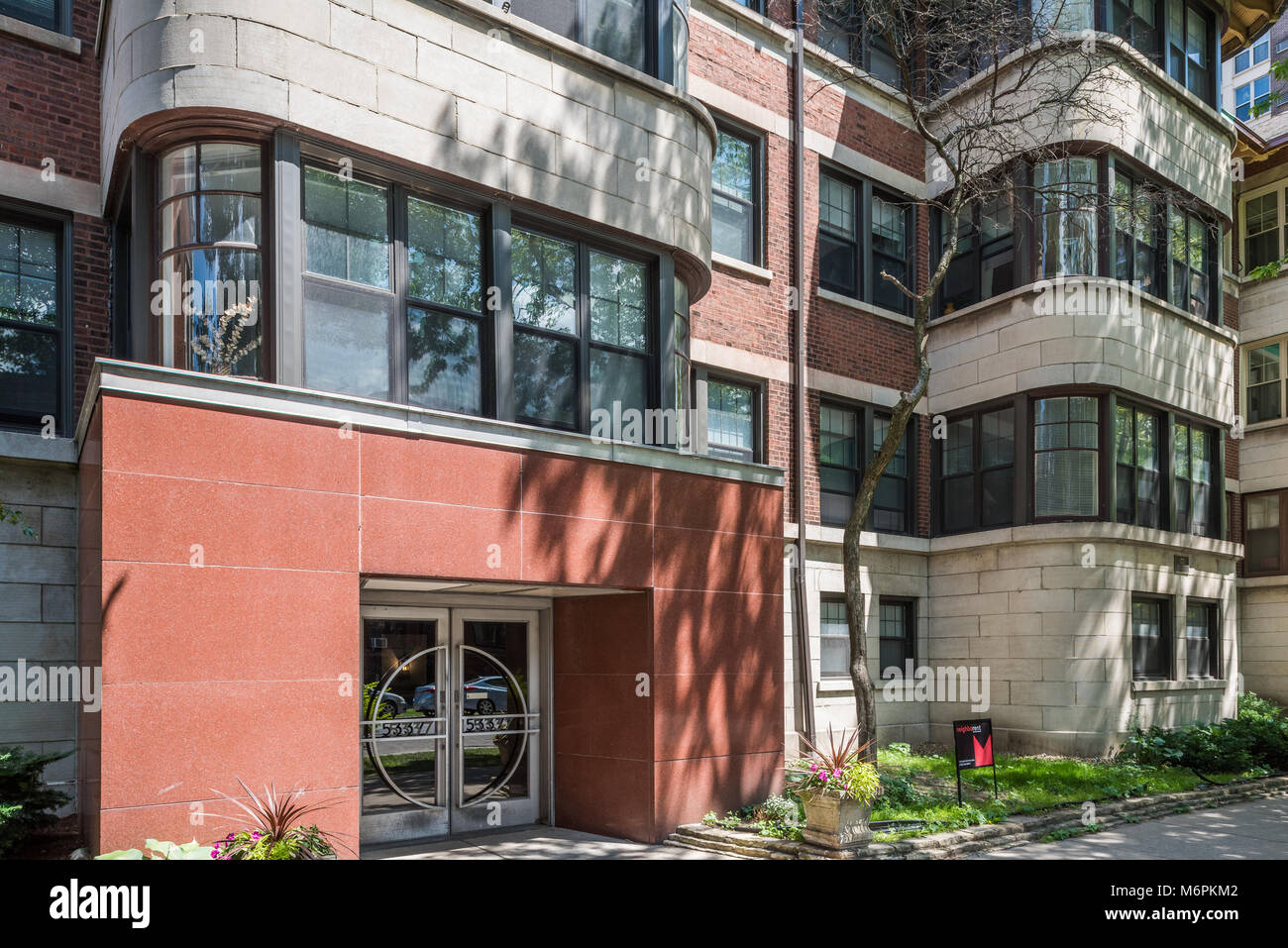 Art deco apartment building in hi-res stock photography and images - Alamy