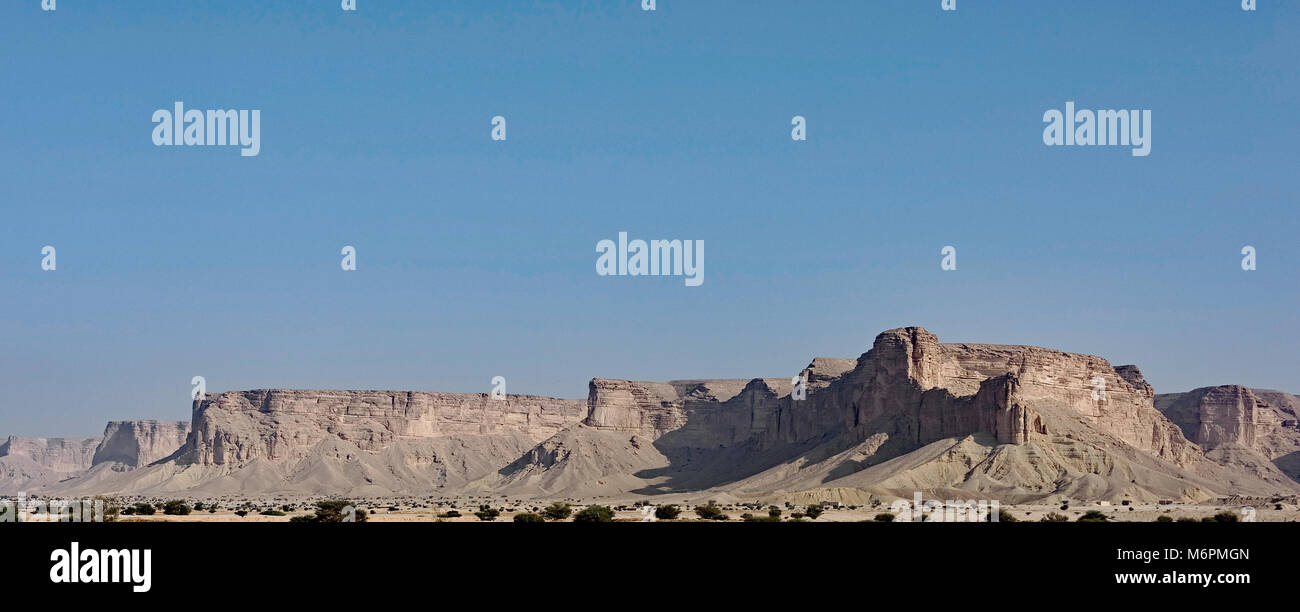 Escarpments southwest of Riyadh, Saudi Arabia. Commonly called 'The Edge of the World'. Stock Photo