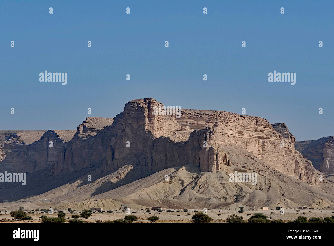 Escarpments southwest of Riyadh, Saudi Arabia. Commonly called 'The Edge of the World'. Stock Photo