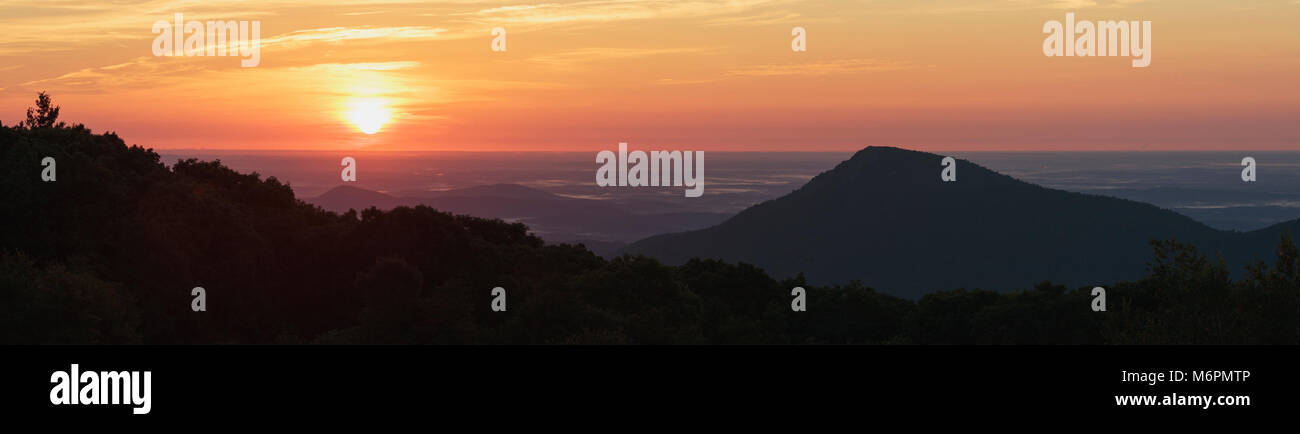 Sunrise from Old Rag Overlook. Panorama Stock Photo - Alamy