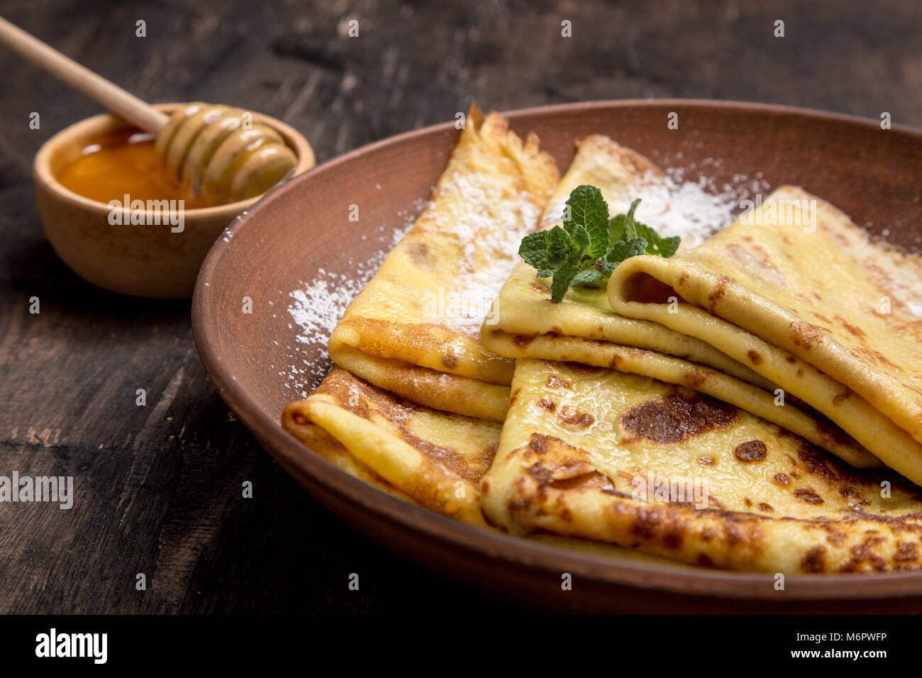 Wolkenfees Küchenwerkstatt: Ostern im Körbchen mit Pancakes,  Orangen-Ingwer-Marmelade, Karottendip, Paprikadip und Minihasen aus  Holzkugeln