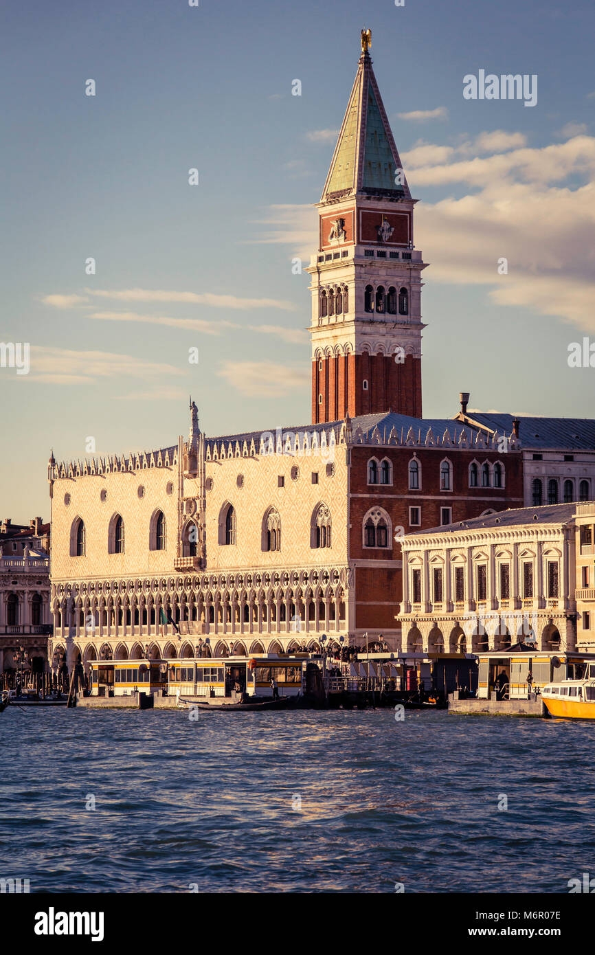 Venice palace hi-res stock photography and images - Alamy