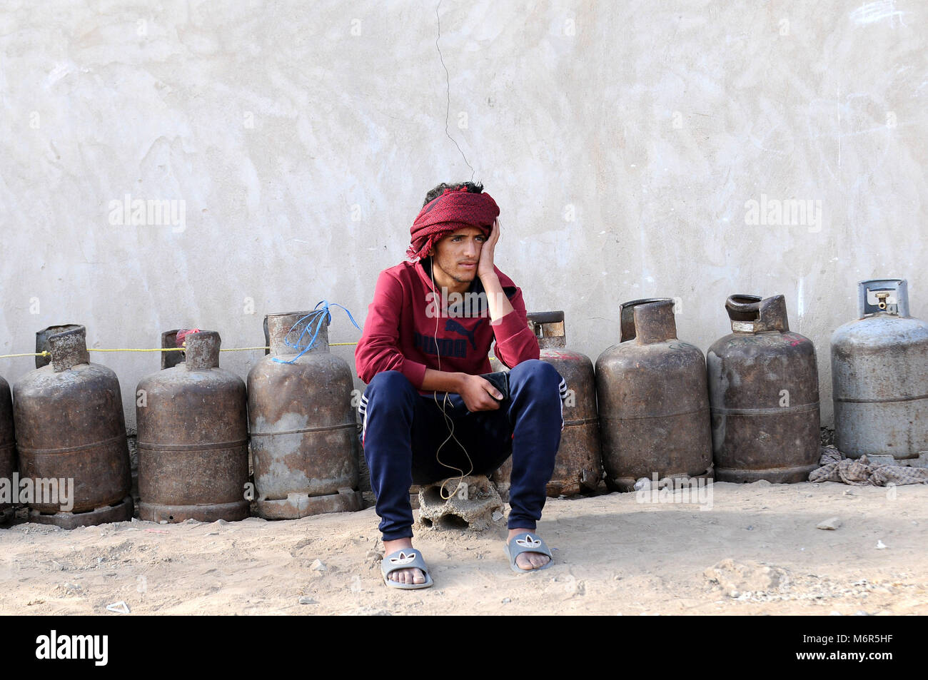 Sanaa, Yemen. 5th Mar, 2018. A man waits for gas supplies next to empty cooking gas cylinders at a gas station in Sanaa, Yemen, on March 5, 2018. Yemen experienced severe cooking gas shortage since the Saudi-led coalition started a military campaign against Houthis rebels. Credit: Mohammed Mohammed/Xinhua/Alamy Live News Stock Photo